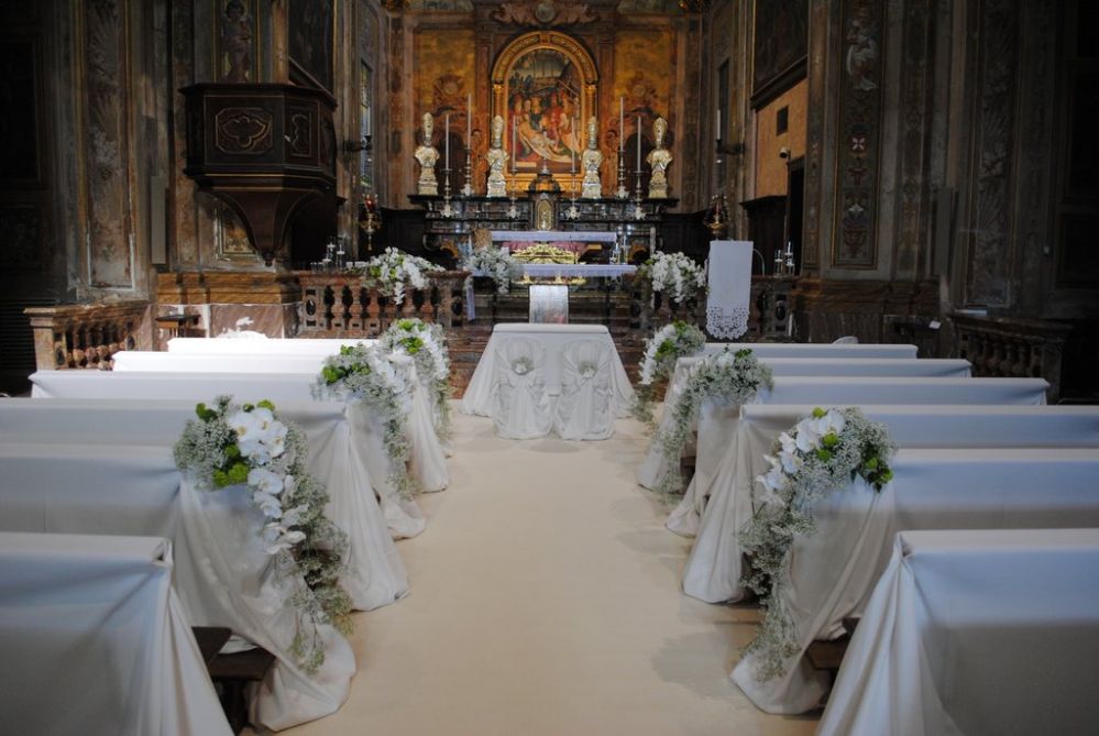 Allestimento floreale con orchidee, Chiesa di Gignese