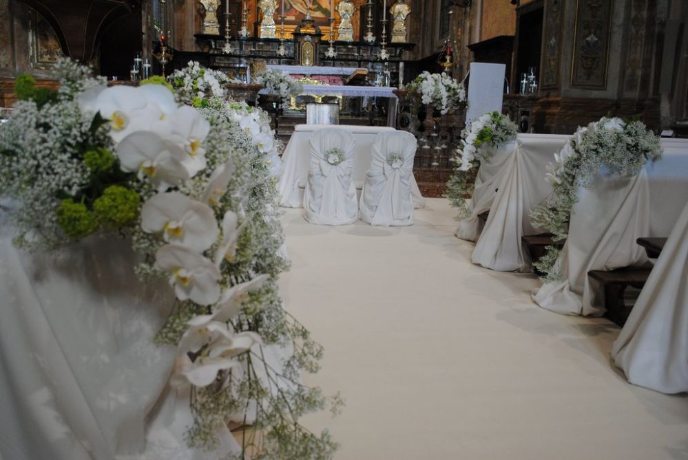 Allestimento floreale con orchidee, Chiesa di Gignese