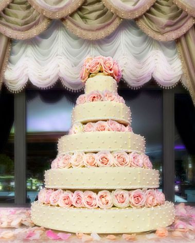 Tavolo della torta nuziale decorato da Giuseppina Comoli