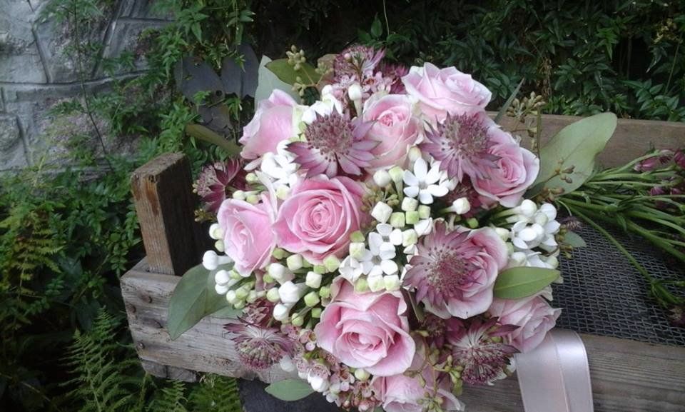 Bouquet di fiori nella tonalità del rosa - lilla