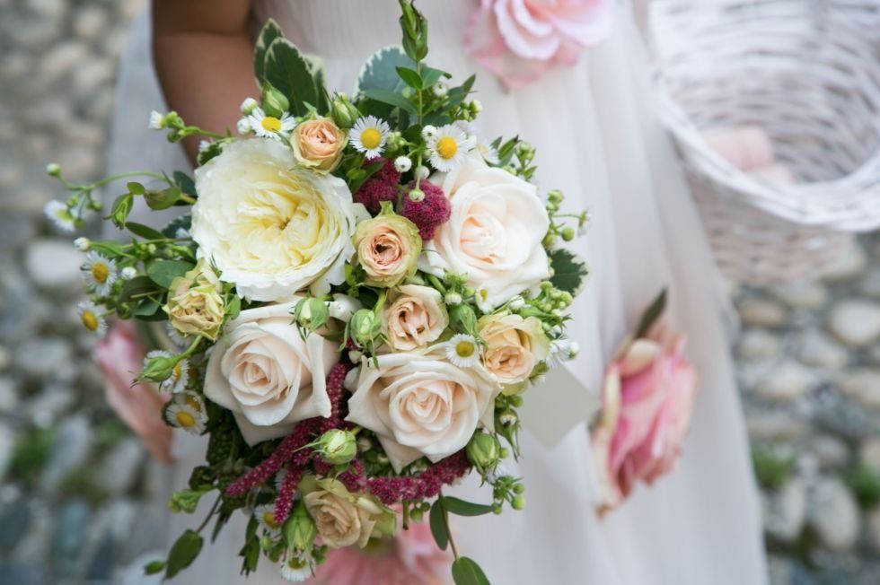 Bouquet con peonie e roselline