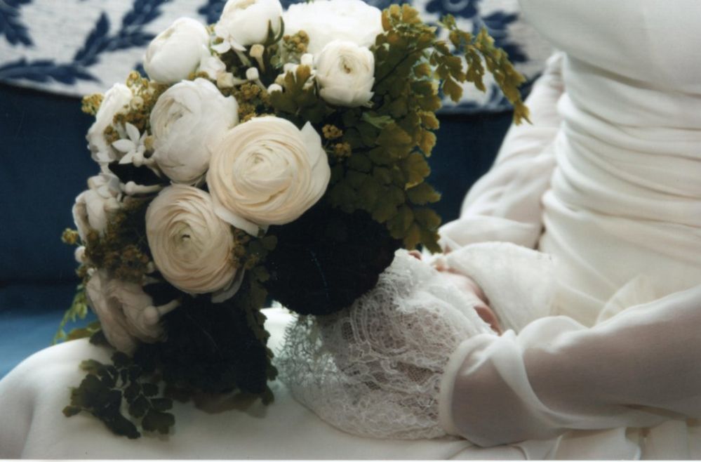 Bridal bouquet with buttercups