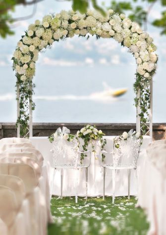 Arco con fiori per matrimonio in giardino Hotel Splendid