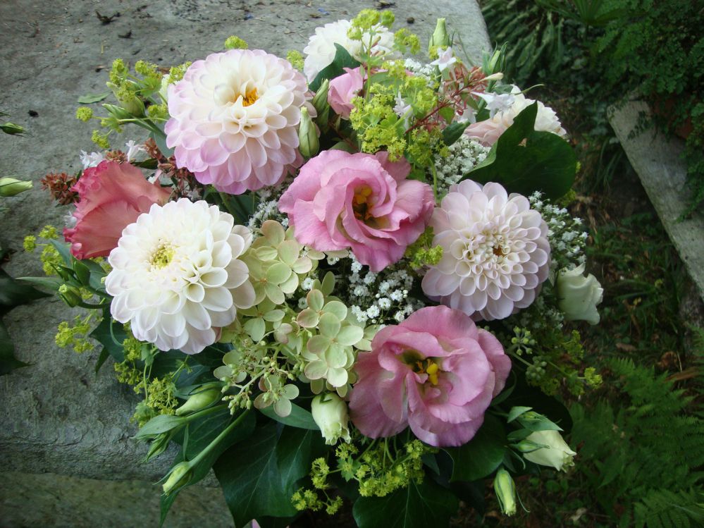 Floral composition for a wedding on Lake Maggiore by Giuseppina Comoli