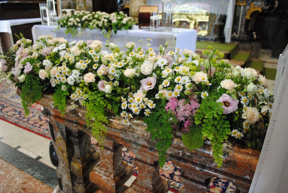 Flower arrangement of a church on Lake Maggiore