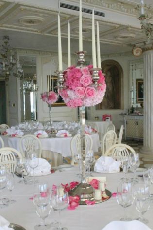 Candelabra with roses and hydrangeas in Villa Aminta