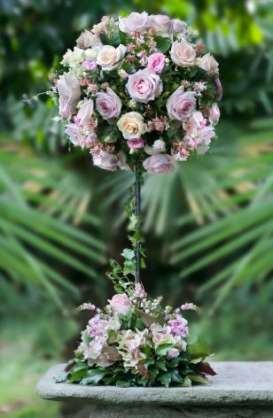 Flowers for a wedding on Lake Maggiore by Giuseppina Comoli