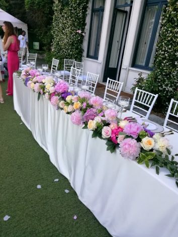 Centrepiece with peonies and lisianthus roses