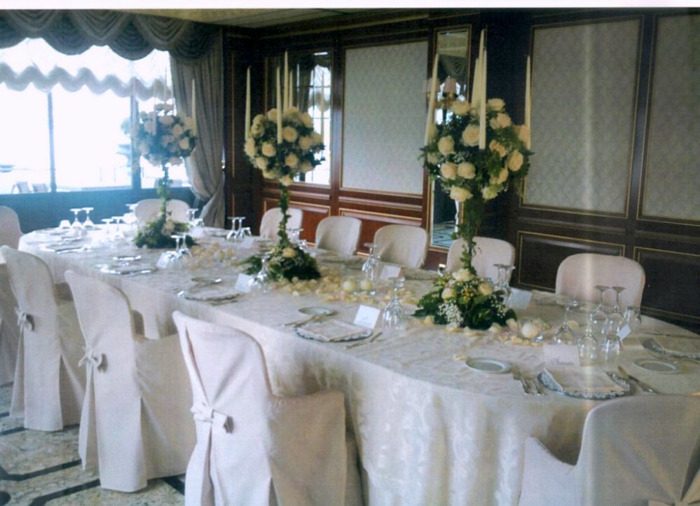 Floral table centerpiece for a wedding on Lake Maggiore