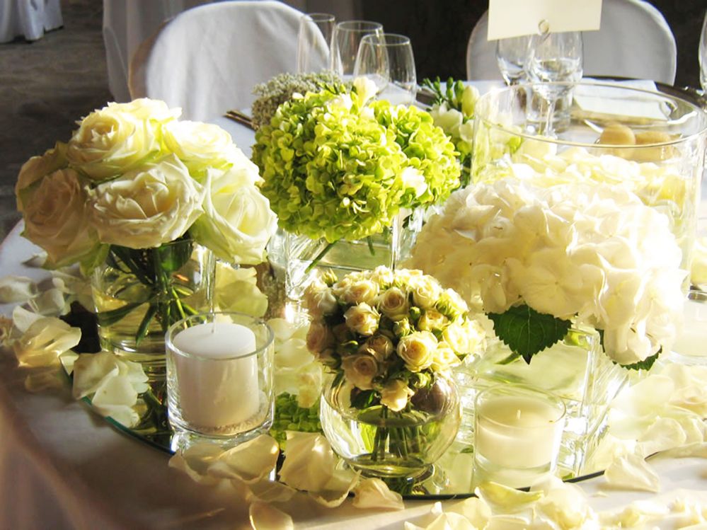 Table flower decorations created by Giuseppina Comoli