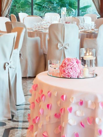 Table flower decorations by Giuseppina Comoli