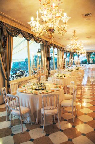 Flower arrangement for the reception on Lake Maggiore by Giuseppina Comoli