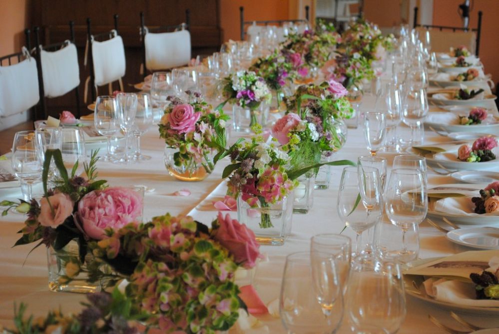 Wedding table with hydrangeas